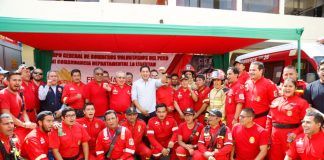 Bomberos de Trujillo reciben equipos y uniformes por parte del GRLL