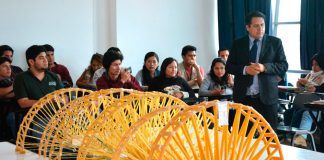 Futuros ingenieros compiten en concurso de estructura de puentes con spaghetti en UCV