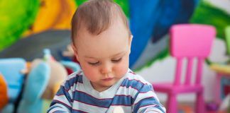 Pediatras recomiendan los juguetes tradicionales en vez de aparatos electrónicos para los niños