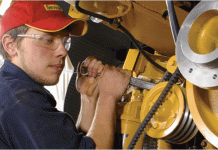 ¿Qué hace un técnico en mantenimiento de maquinaria pesada?