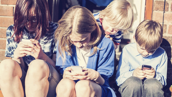 repercusiones-uso-moviles-ninos-jovenes