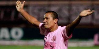 Fallece el exfutbolista Carlos «Kukín» Flores de un paro cardíaco