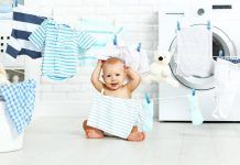¿Cómo lavar la ropa de un bebé para cuidar su piel?