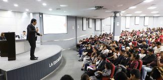 “La educación es la base para luchar contra los prejuicios y la corrupción»