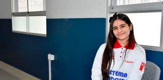 Estudiante peruana Mónica Martínez es reconocida como la mejor matemática de América