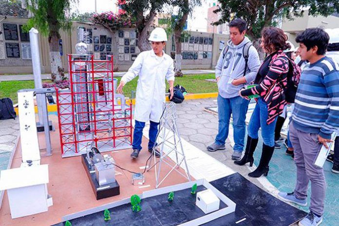 estudiantes-upao-exponen-proyectos-plantas-industriales