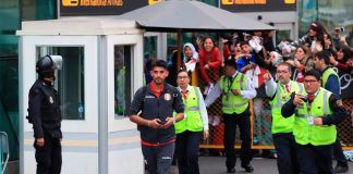Jugadores peruanos son recibidos como héroes a su llegada a Lima