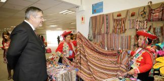 Ministro Castillo inaugura Ruraq maki, la feria de arte tradicional más importante del país