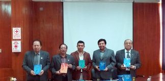 Presentan libro de crítica con voces de estudiantes de Huamachuco en la Facultad de Educación de UNT