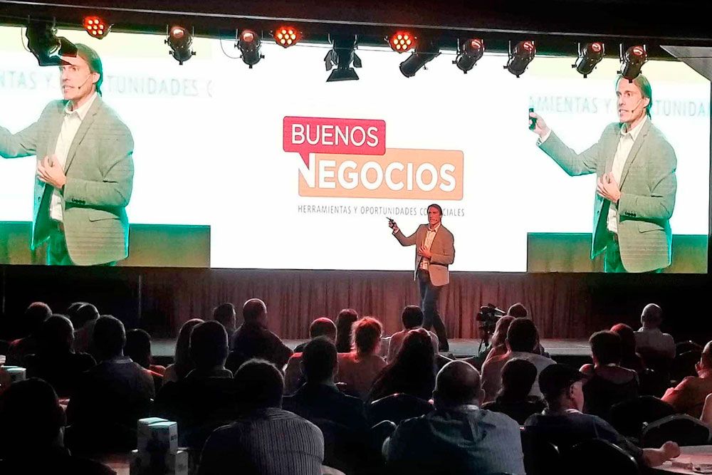 consultor-internacional-jonatan-loidi-capacitara-pymes-trujillo