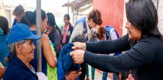 Pobladores de Buenos Aires se benefician con campaña “Dona un Abrigo con Amor”