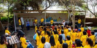 Elaboran bolsas de tela para contrarrestar el uso del plástico