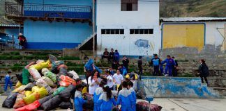 Estudiantes de Llacuabamba recolectan casi una tonelada de residuos