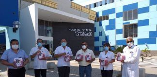 UNT realizó la primera entrega de jabón líquido a hospitales de Trujillo