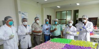 Farmacia UNT logró la producción de mil litros de solución alcohólica