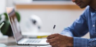Debemos formar estudiantes con las competencias que requiere el nuevo mercado laboral