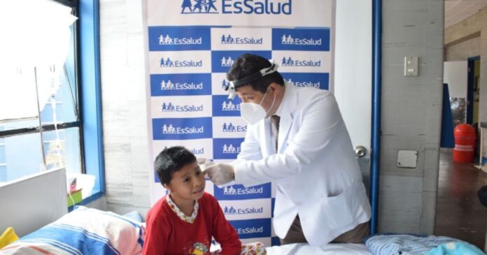 essalud-advierte-escuchar-alto-volumen-auriculares-causar-perdida-audicion-ninos