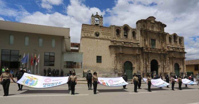 cajamarca-conmemoro-200-anos-independencia-ceremonia-paseo-bandera