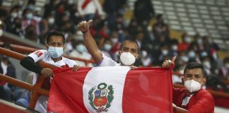 Hinchada peruana vuelve al Nacional para el partido amistoso con Jamaica