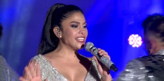 Maricarmen Marín junto a diversos artistas en homenaje a la Virgen de la Candelaria