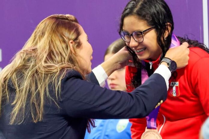 nadadora-trujillana-yasmin-silva-logra-medalla-de-bronce-en-panamericanos-juniors-en-paraguay